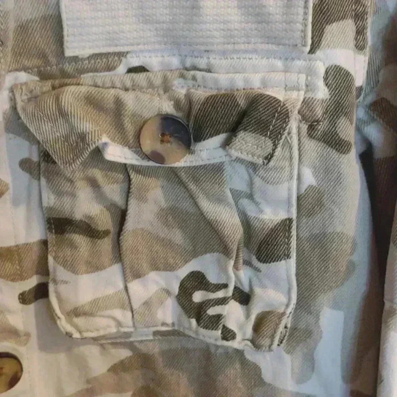 Bershka XS White/ Green and tan Camouflage Denim Cargo Jean Jacket - Picture 3 of 5